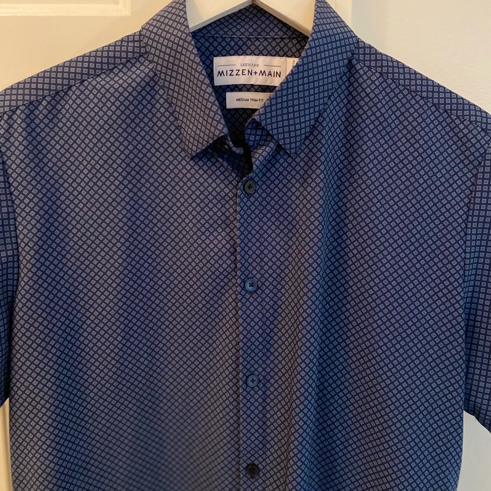 Short sleeve button down